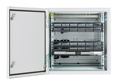 Wstępnie skonfigurowana obudowa do szafy przemysłowej 12U ze stali miękkiej, wymiary 612 mm x 600 mm x 789 mm, miejsce dla (2) przełączniki 1U i (1) UPS 2U, 96 kabli miedzianych, 72 włókna światłowodowe lub 36 porty światłowodowe duplex (możliwość rozszer